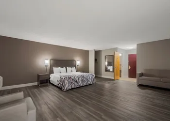 Red Roof Inn & Suites Vineland - Buena hotel thumbnail 5