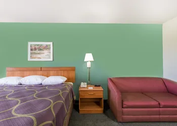 Super 8 by Wyndham Hagerstown/Halfway Area hotel thumbnail 7