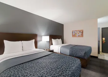 Econo Lodge Williston hotel thumbnail 5