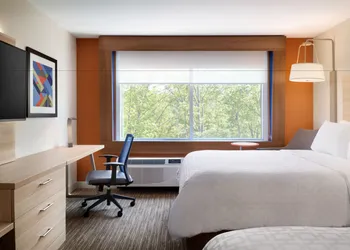 Holiday Inn Express & Suites Clear Spring by IHG hotel thumbnail 7