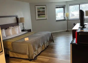 APM Inn and Suites hotel thumbnail 3