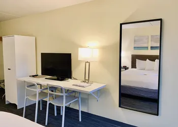 Seven Gables Inn hotel thumbnail 8