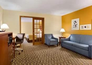 Country Inn & Suites by Radisson, Mishawaka, IN hotel thumbnail 8