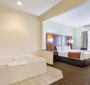 Quality Suites Springdale West I-49 hotel detail image 5