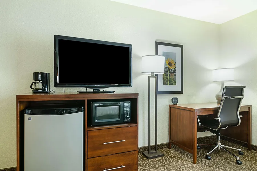 Quality Suites Springdale West I-49 hotel detail image 6