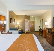 Quality Suites Springdale West I-49 hotel detail image 7