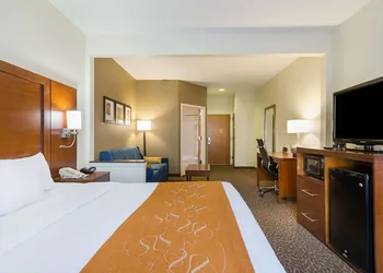 Quality Suites Springdale West I-49 hotel thumbnail 7