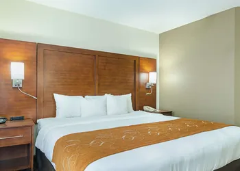 Quality Suites Springdale West I-49 hotel thumbnail 8