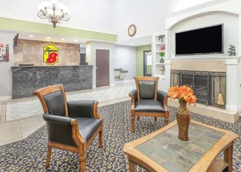 Super 8 by Wyndham Lowell/Bentonville/Rogers Area hotel thumbnail 2