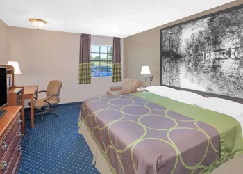 Super 8 by Wyndham Lowell/Bentonville/Rogers Area hotel thumbnail 3
