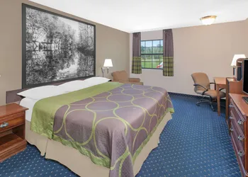 Super 8 by Wyndham Lowell/Bentonville/Rogers Area hotel thumbnail 4