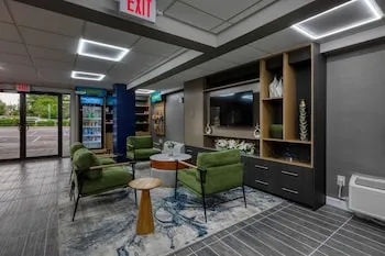 Clarion Pointe Decatur River City hotel thumbnail 4