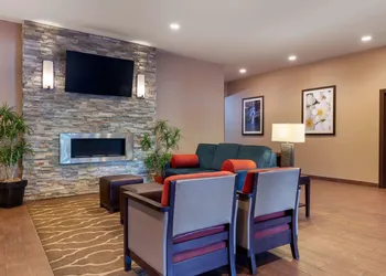 Comfort Inn & Suites Fayetteville - University Area hotel thumbnail 4
