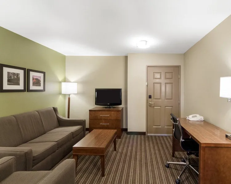 Comfort Inn & Suites Fayetteville - University Area hotel detail image 6