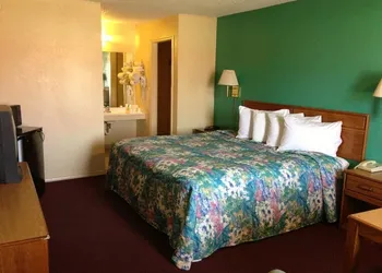 Super 7 Inn Siloam Springs hotel thumbnail 4