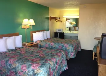 Super 7 Inn Siloam Springs hotel thumbnail 5
