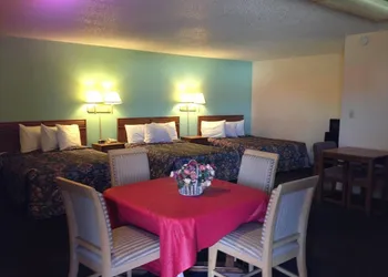 Super 7 Inn Siloam Springs hotel thumbnail 8