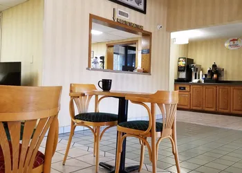 Super 8 by Wyndham Bentonville hotel thumbnail 5