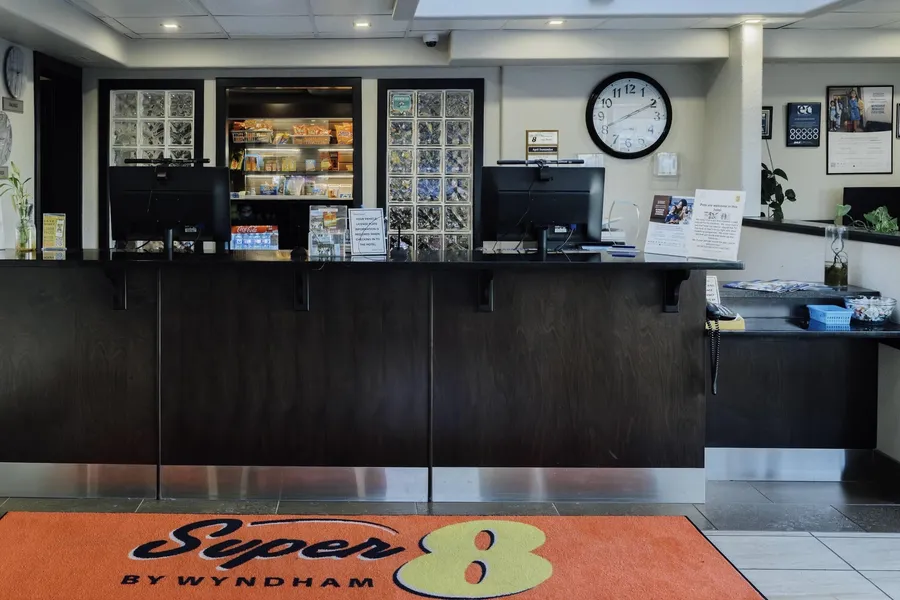 Super 8 by Wyndham Grande Prairie hotel detail image 2