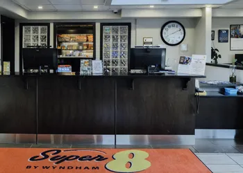 Super 8 by Wyndham Grande Prairie hotel thumbnail 2