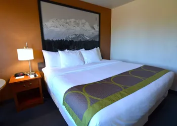Super 8 by Wyndham Port Angeles at Olympic National Park hotel thumbnail 3
