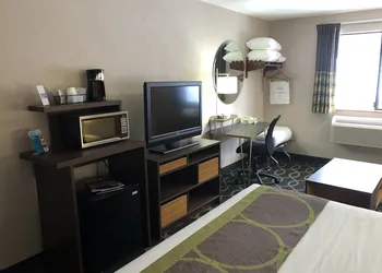Super 8 by Wyndham Port Angeles at Olympic National Park hotel thumbnail 6