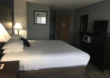 Red Lion Inn & Suites Sequim hotel thumbnail 5