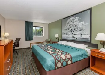 Super 8 by Wyndham Osceola IA hotel thumbnail 4