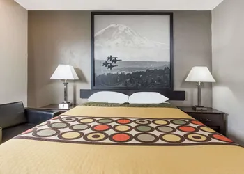Super 8 by Wyndham Bremerton hotel thumbnail 3