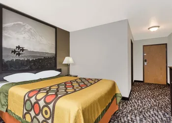 Super 8 by Wyndham Bremerton hotel thumbnail 5
