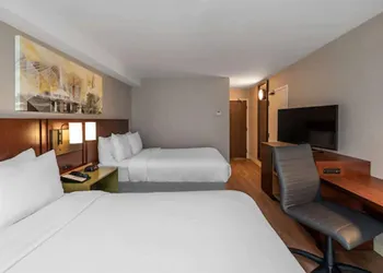 Comfort Inn Cambridge - Highway 401 hotel thumbnail 3