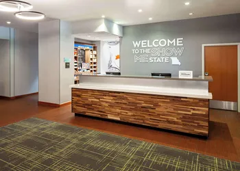 Hampton Inn & Suites St. Louis at Forest Park hotel thumbnail 3