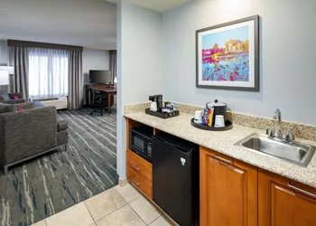 Hampton Inn & Suites St. Louis at Forest Park hotel thumbnail 6