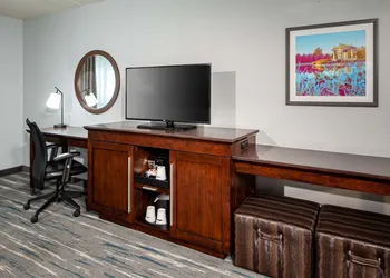 Hampton Inn & Suites St. Louis at Forest Park hotel thumbnail 7