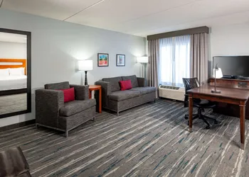 Hampton Inn & Suites St. Louis at Forest Park hotel thumbnail 8