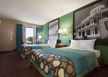Super 8 by Wyndham Hattiesburg North/University Area hotel thumbnail 3