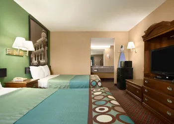 Super 8 by Wyndham Hattiesburg North/University Area hotel thumbnail 4