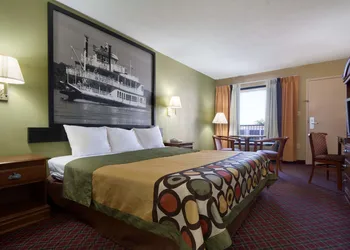 Super 8 by Wyndham Hattiesburg North/University Area hotel thumbnail 5