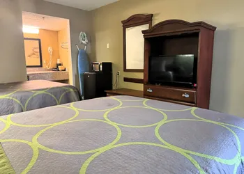 Super 8 by Wyndham Hattiesburg North/University Area hotel thumbnail 7