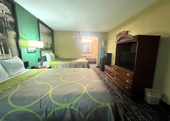 Super 8 by Wyndham Hattiesburg North/University Area hotel thumbnail 8