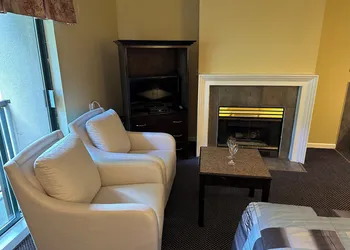 Canadian Inn hotel thumbnail 6
