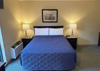 Canadian Inn hotel thumbnail 8