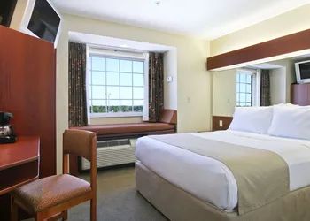 Microtel Inn & Suites by Wyndham Hattiesburg hotel thumbnail 3