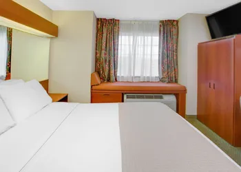 Microtel Inn & Suites by Wyndham Hattiesburg hotel thumbnail 4