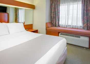 Microtel Inn & Suites by Wyndham Hattiesburg hotel thumbnail 7
