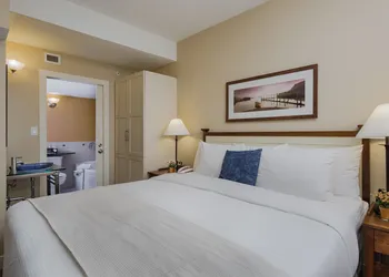 Summerland Waterfront Resort & Spa hotel thumbnail 3