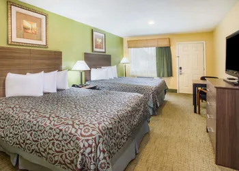 Days Inn by Wyndham Abbeville hotel thumbnail 3