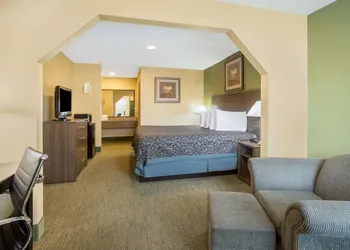 Days Inn by Wyndham Abbeville hotel thumbnail 4