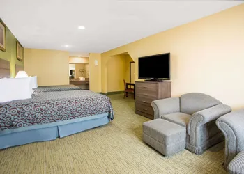 Days Inn by Wyndham Abbeville hotel thumbnail 5