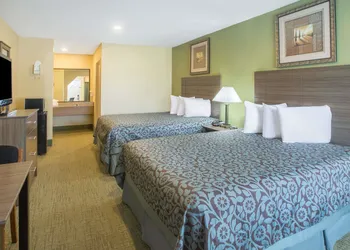 Days Inn by Wyndham Abbeville hotel thumbnail 8
